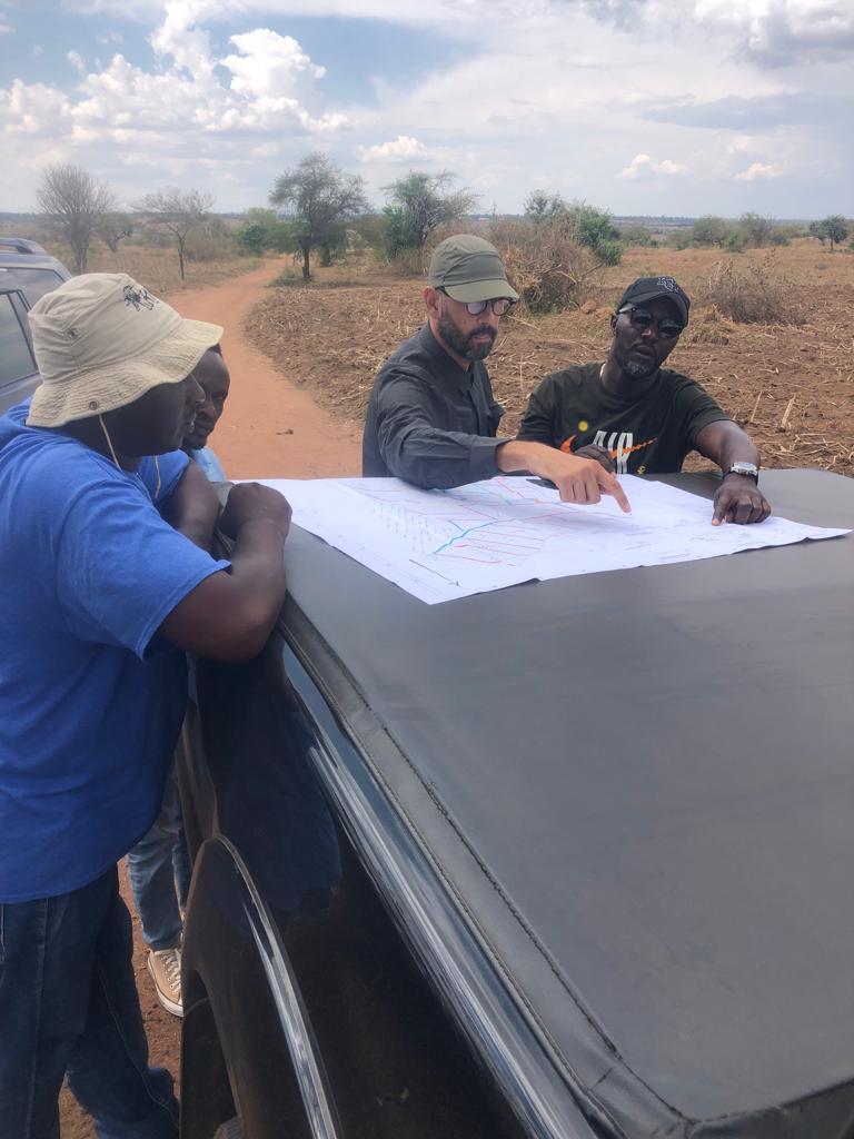 ImigongoFarms's tweet photo. Pipe line and road marking finished for the irrigation system at #ImigongoFarms
Next step: Diggers come in tomorrow to start working on the water reservoir and pump station.
#FarmingAfrica #Rwanda ๐ท๐ผ #farmingRwanda https://t.co/xS0E1gHhMB