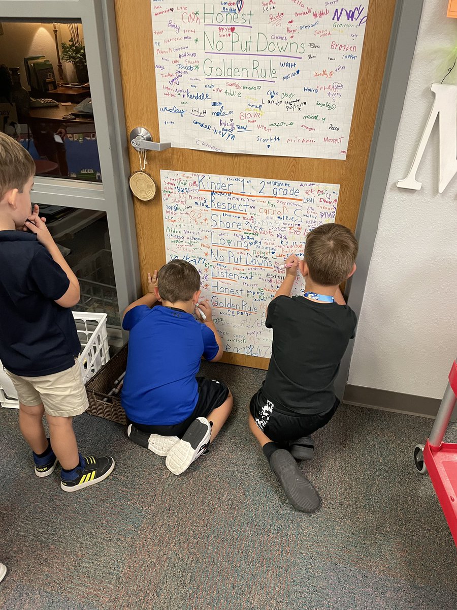 tlmoney's tweet photo. Signing our social contract for the library! @LBEMediaCenter @Longbranch_Elem  #misdproud #branchingout https://t.co/qroeT3F5LS