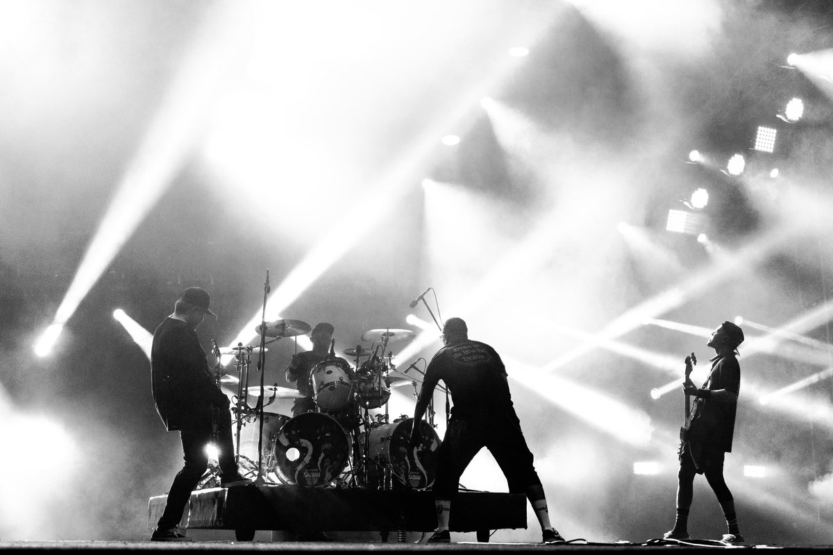 Ternyata bulan ini udah tahun ke 10 bersama Seringai… hehe