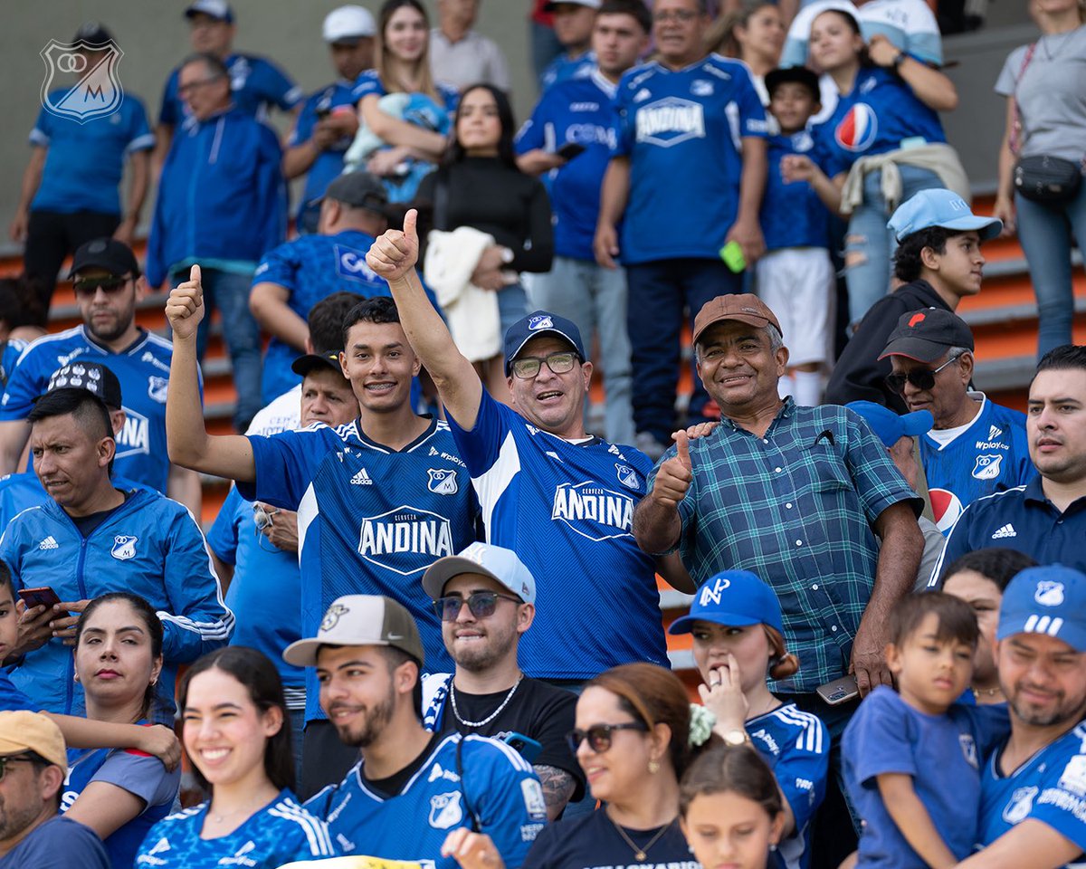 MillosFCoficial's tweet photo. ¡El Polideportivo Sur de Envigado se pintó de azul y blanco un lunes a las 10:00am! 🏟️💙⚽️🔥

¡Muchas gracias por el apoyo Familia Azul! 👏Ⓜ️🔝 https://t.co/gkkXNrcXW6