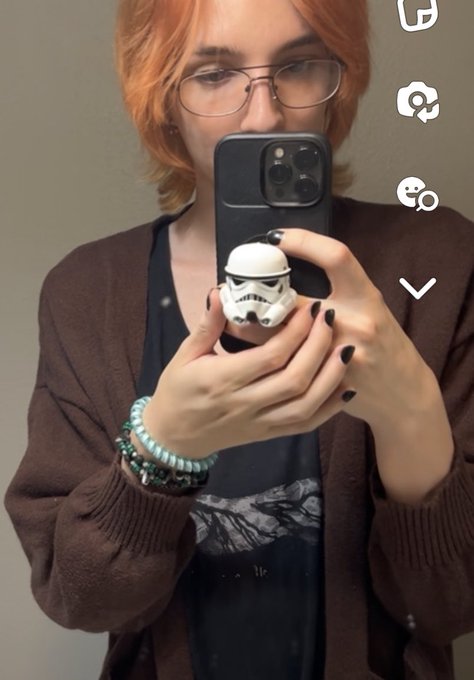 new popsocket >:) https://t.co/qbmpupry2O