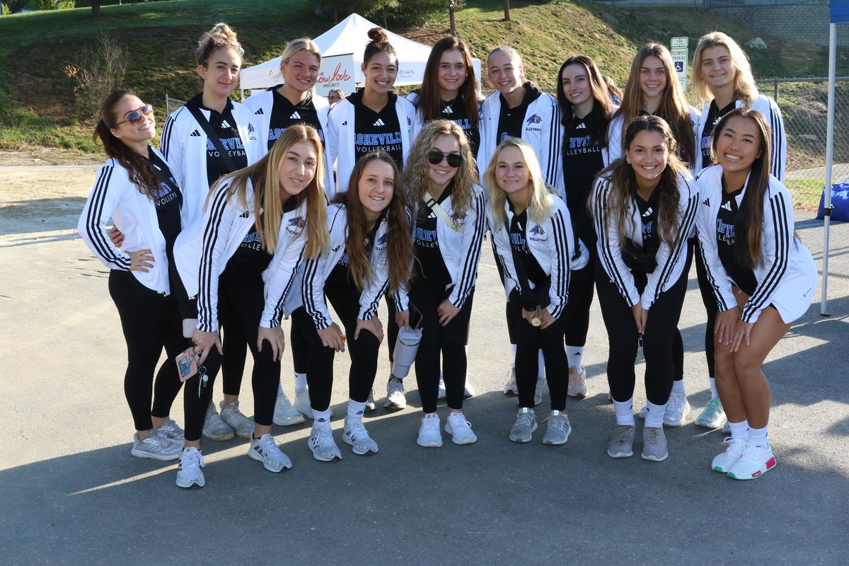UNCAvlBulldogs's tweet photo. We loved getting out and participating in Saturday’s Mental Health Matters Run/Walk for Awareness! Thank you to everyone in the community that came out and supported!

#ALLinAVL https://t.co/kV14tIUhiq