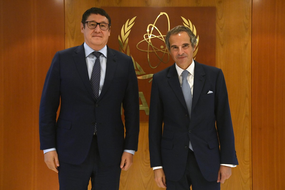 rafaelmgrossi's tweet photo. Nuclear power has the potential to be central to #Kazakhstan’s #NetZero goals. Met w/ Minister of Energy Almasadam Satkaliyev at #IAEACG to take stock on progress & future prospects for nuclear power. As the host of IAEA's LEU Bank, 🇰🇿 plays an important role in nuclear security. https://t.co/7ipp7hysD6
