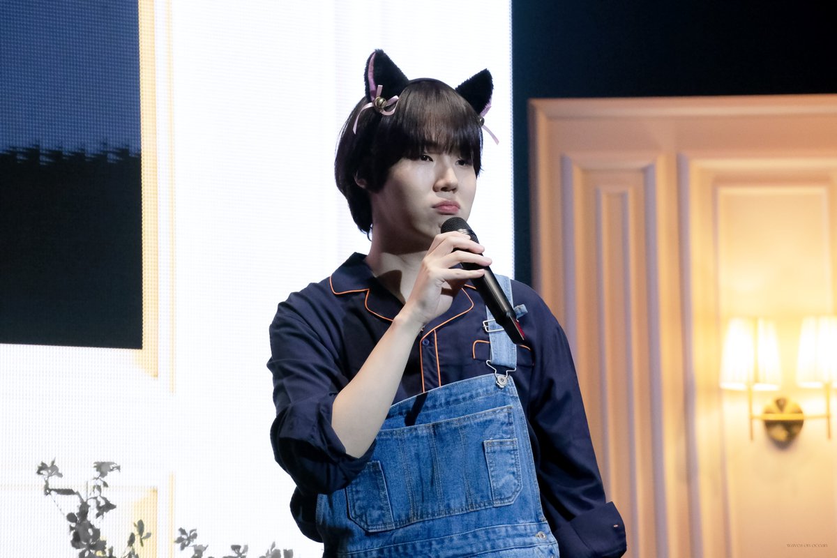 wavesonocean's tweet image. 230916 팬미팅 #아일 
시무룩냥이됨 ฅ^•ﻌ•^ฅ