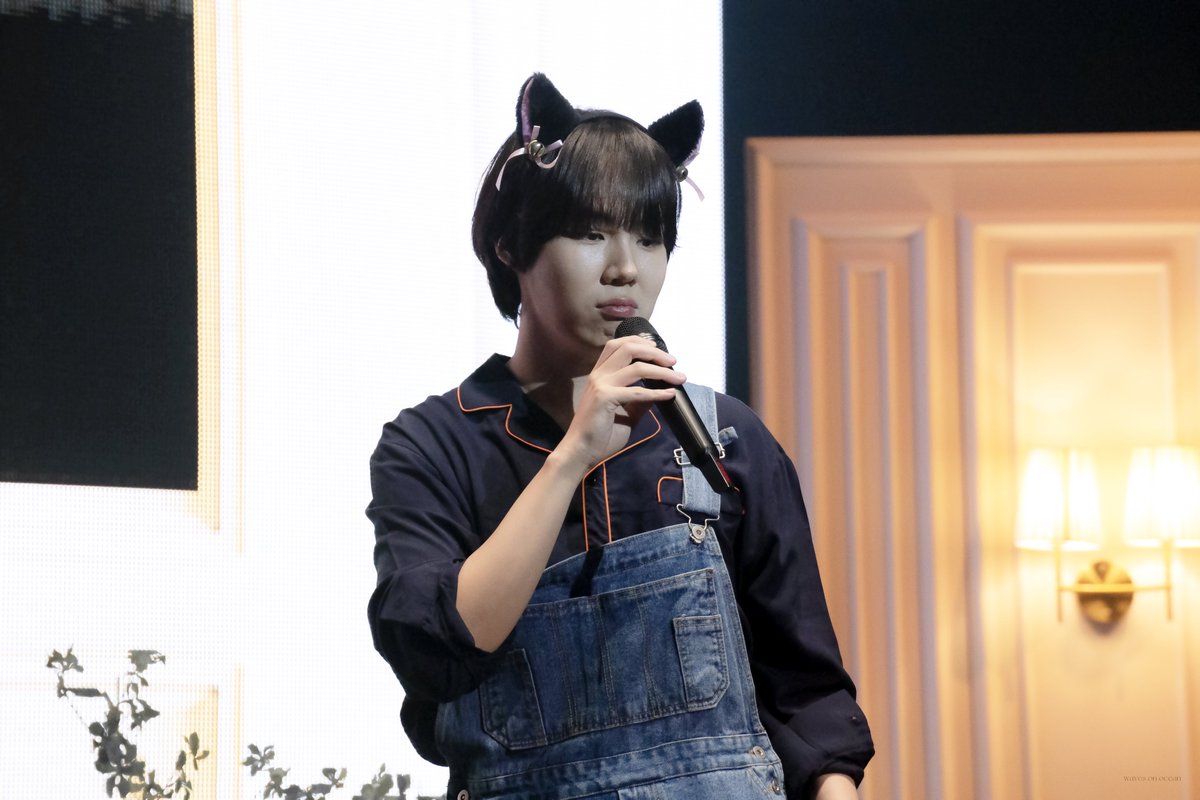 wavesonocean's tweet image. 230916 팬미팅 #아일 
시무룩냥이됨 ฅ^•ﻌ•^ฅ