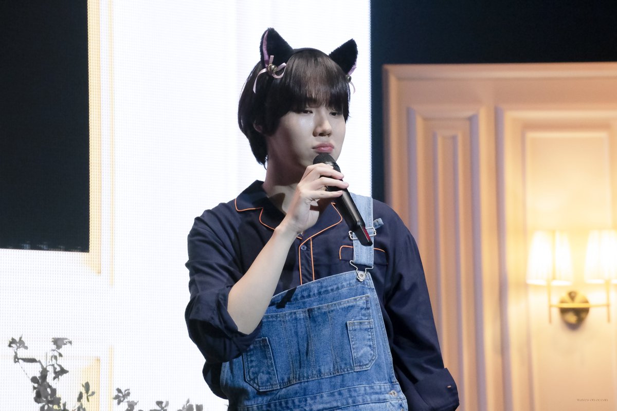 wavesonocean's tweet image. 230916 팬미팅 #아일 
시무룩냥이됨 ฅ^•ﻌ•^ฅ