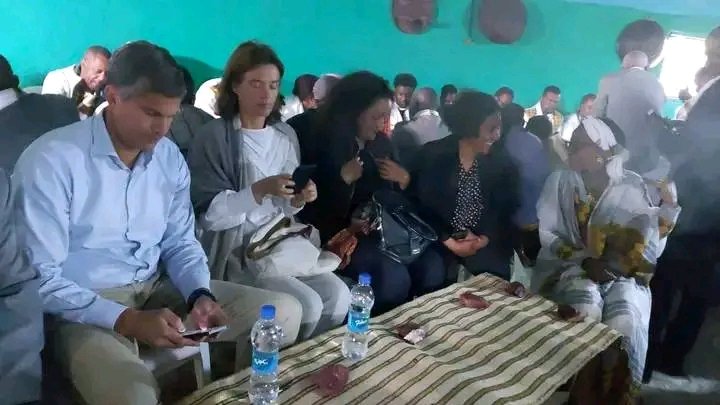 ሲጀመር ቆጮ የሚዘጋጀው ለክትፎ ነው።ክትፎም ያለ ቆጮ ሲቀርብ ውበትም ጣዕሙም አይመጣም።

#ቲና_ሟን_ይሰራ😍❤
