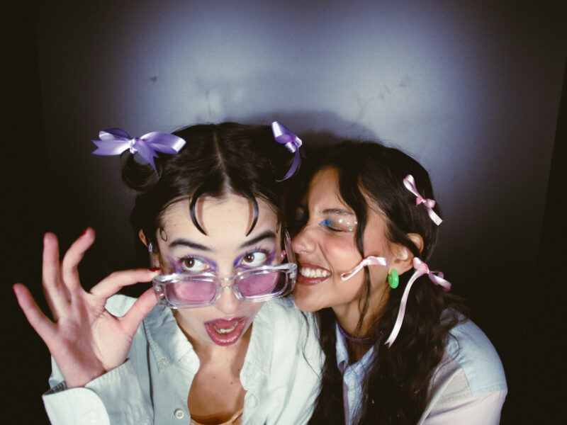 MeowMag's tweet photo. Para #MEOWMag la moda siempre ha sido el eje de expresión 🤍🪄🥂🎂 y esta fiesta no es la excepción 🙌🏽 Celebramos 10 años junto con @AEO_MX con quienes colaboramos para que esta fiesta cobrara vida de la mano de un increíble equipo creativo 🎞️📸🩷 https://t.co/CJQBnVIKeI https://t.co/Ynw4hYaLzr