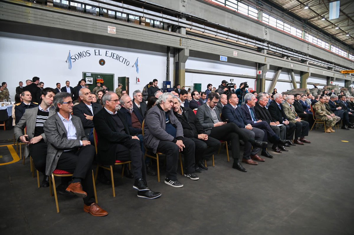JorgeTaiana's tweet photo. Junto al @dmvasco , representantes de cámaras empresarias, bancos y fundaciones lanzamos el Programa de Desarrollo de Proveedores para la Defensa #PRODEF
Una herramienta estratégica para vincular la oferta de productos y servicios con los requerimientos de la Defensa y las FFAA. https://t.co/x4DxocPxbb