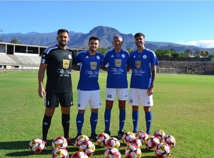 Presentación de la equipación del primer equipo para la temporada 2023/24
#VamosMarino
Edicion especial conmemorativa por el 90 aniversario de nuestro Club (1933/2023)
Visita nuestra web👇
cdmarino.es