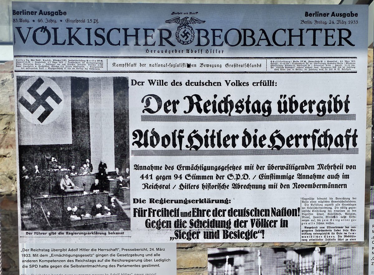 @Michael_Naether 30. Januar 1933 der Vorsitzende der NSDAP wird zum Reichskanzler ernannt

28. Februar  1933 Verordnung zum Schutz von Volk und Staat.

24. März 1933 Ermächtigungsgesetz.

Die Abschaffung der Demokratie ging sehr schnell! Fast alle Parteien haben zugestimmt!