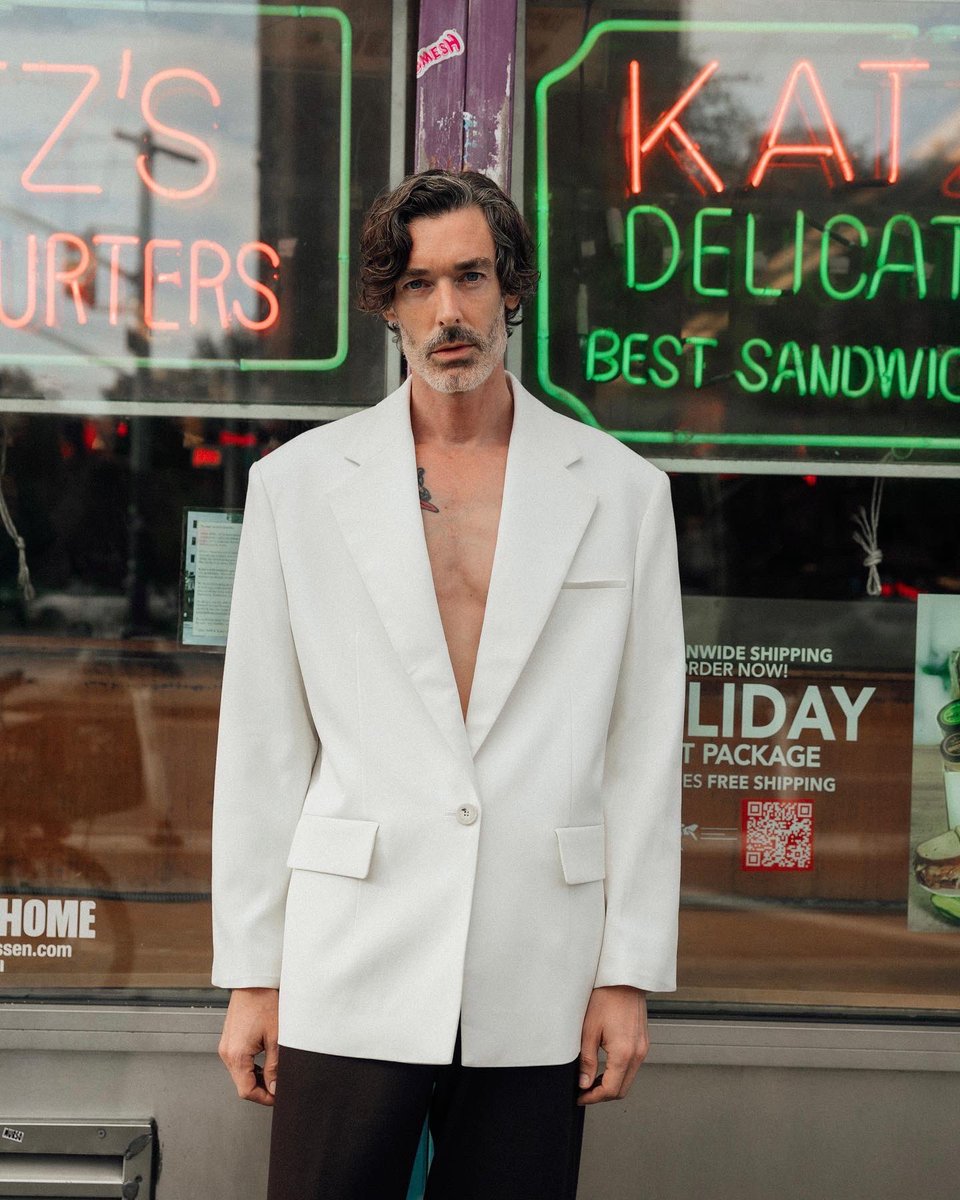 RichardBiedul's tweet photo. Introducing COS AW23: Exaggerated shoulders, generous volumes and sharp cuts. The new collection pays meticulous attention to sustainable craftsmanship and exceptional quality. Photography @moeeztali… #COSAW23 https://t.co/uP2Z4TEiEb