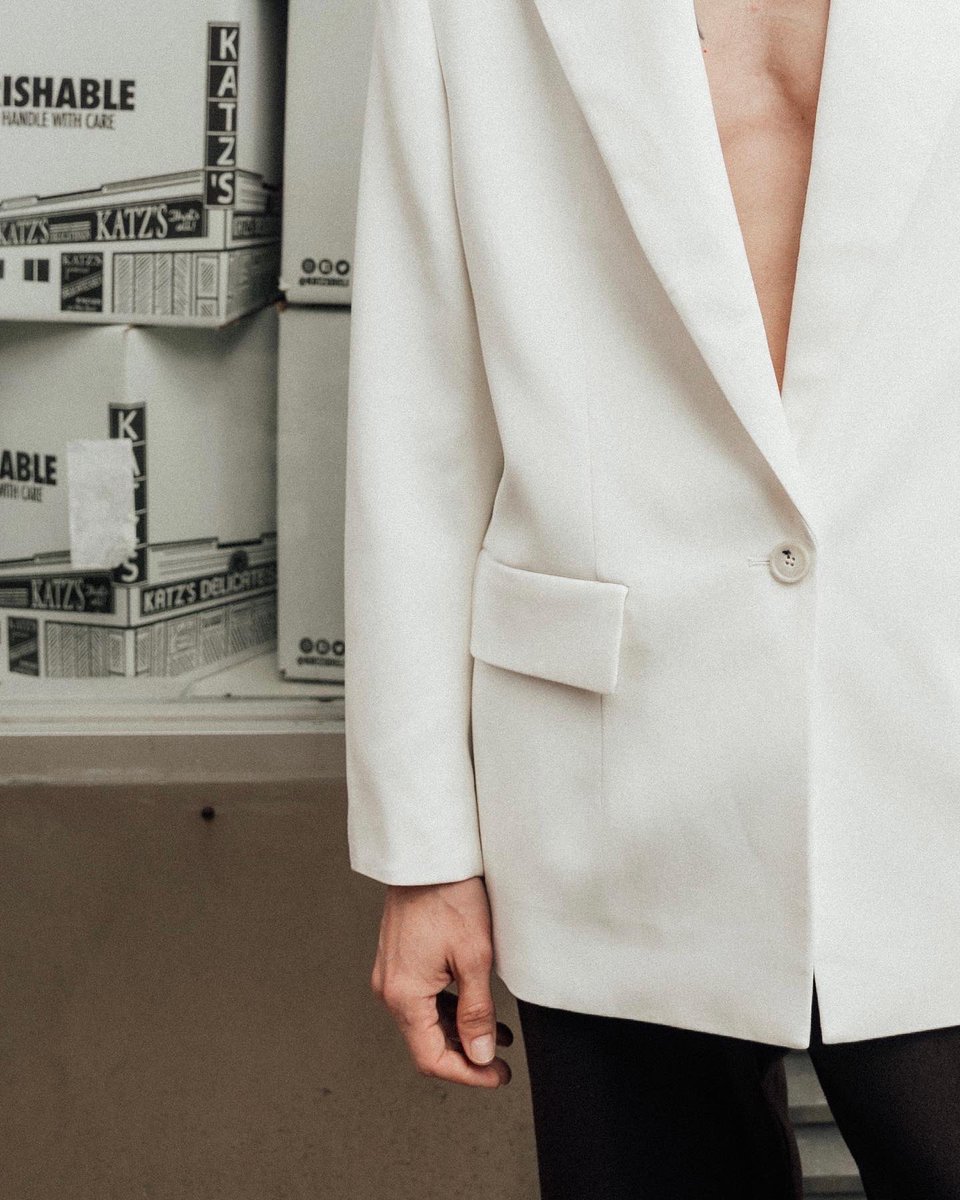 RichardBiedul's tweet photo. Introducing COS AW23: Exaggerated shoulders, generous volumes and sharp cuts. The new collection pays meticulous attention to sustainable craftsmanship and exceptional quality. Photography @moeeztali… #COSAW23 https://t.co/uP2Z4TEiEb