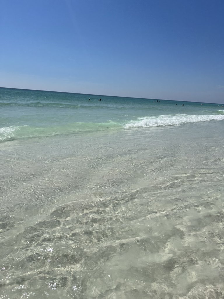 LM2312's tweet photo. @spann Gorgeous day in Destin! ☀️Will it rain a lot next couple of days? Hoping it’s not a wash out. https://t.co/oMQvc4oFER