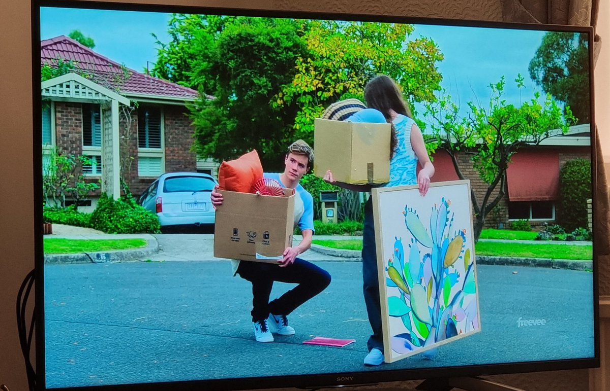 MatthewRimmer's tweet photo. Nell shows off her new room to Susan. Minutes later, she's carrying the picture already up in her room across the street... #ContinuityError 

#Neighbours #NeighboursOnAmazonFreevee https://t.co/DEr2WjGEL2