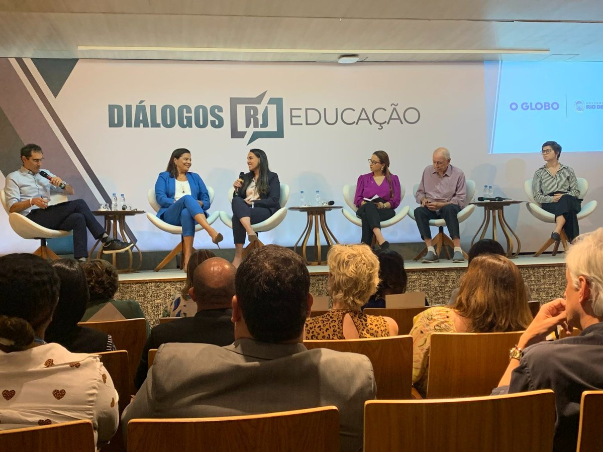 CICV_br's tweet photo. Participamos da mesa redonda: “A escola como espaço acolhedor e seguro”, promovida pela Diálogos RJ Educação. A coordenadora do nosso programa AMS, Karen Cerqueira, compartilhou com a Major Raquel Ventura, do @seeducRJ; Tassia Cruz, do @FGVEBAPE; Luiz Alberto Py e Ana Giraux. https://t.co/3zKR8zbWxc