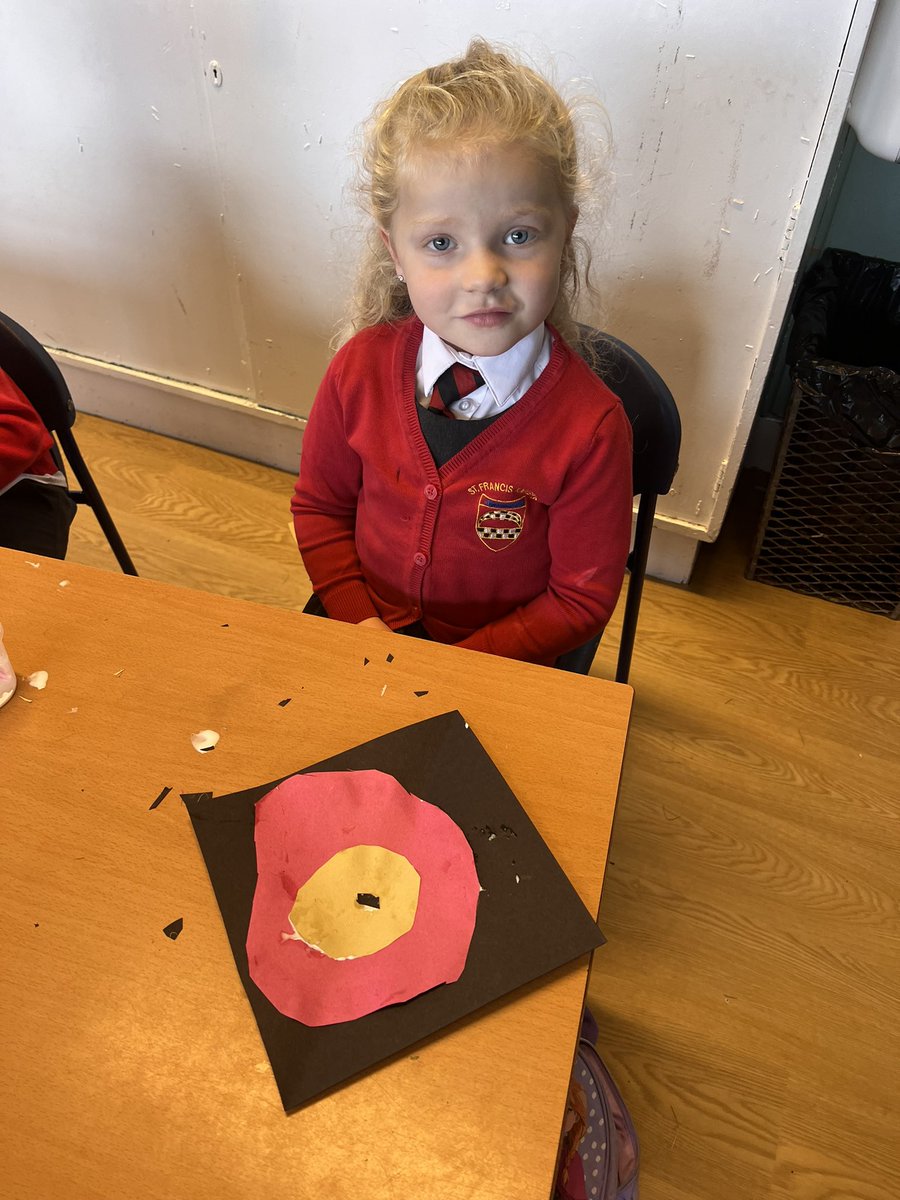 stfrancisP1's tweet photo. Room 2 learned about concentric circles today and the work of the artist Wassily Kandinsky who used lots of shape in his art, especially concentric circles. We were artists and tried our own! We used scissors too which let us show off our cutting skills. ⭐️🤩 #mathweekscotland https://t.co/l63kAisfkD