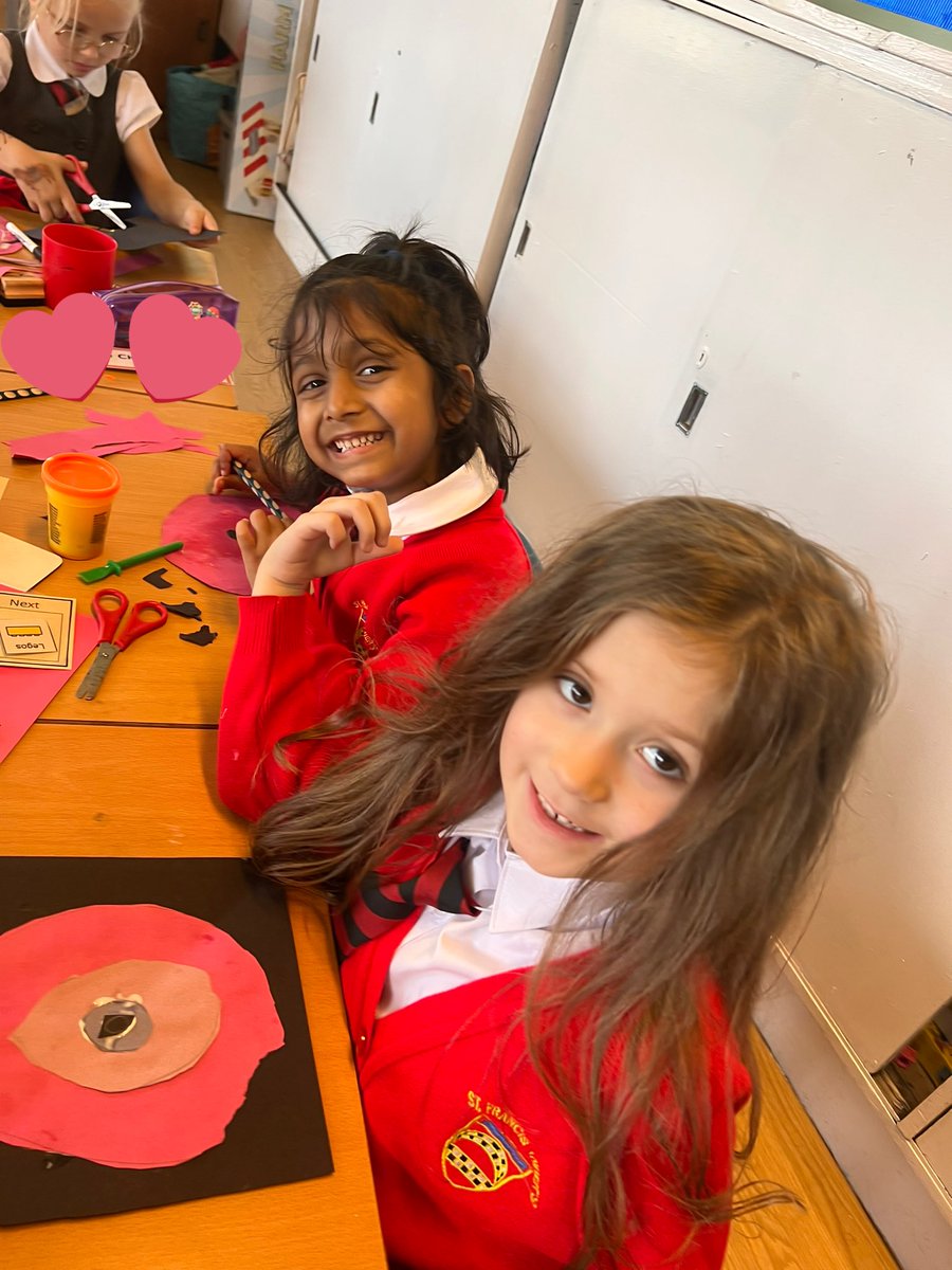 stfrancisP1's tweet photo. Room 2 learned about concentric circles today and the work of the artist Wassily Kandinsky who used lots of shape in his art, especially concentric circles. We were artists and tried our own! We used scissors too which let us show off our cutting skills. ⭐️🤩 #mathweekscotland https://t.co/l63kAisfkD