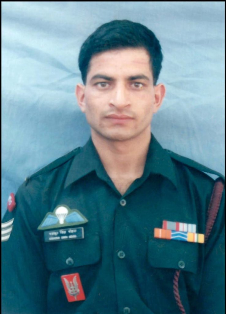 Tanishksengar's tweet photo. Just like his name, he showed most conspicuous bravery,refused evacuation and killed three terrorists before attaining Veergati fighting terrorists at Kupwara in J&amp;K on Sep 25,2008.

Remembering...

HAVILDAR BAHADUR SINGH BOHRA
#Ashok_Chakra (P)
10 PARA SF

शौर्यम दक्षम युद्धेय🇮🇳 https://t.co/NniWD88XNf