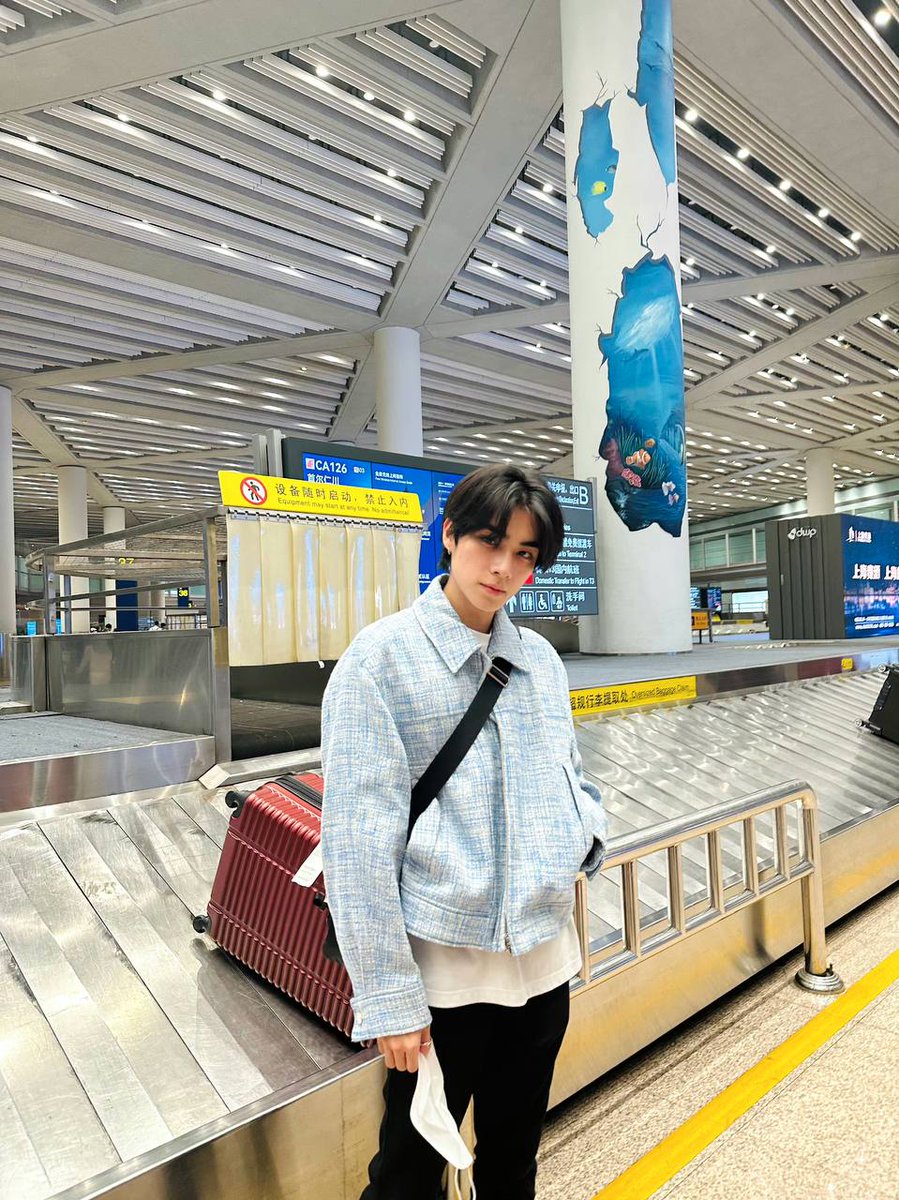 wayvisionnie's tweet photo. [230925] Actualización de #XIAOJUN en weibo e instagram 

"¿Qué debo cenar? Esto es muy importante para mí 🫢"
https://t.co/hbhIpb38uD

"✈️✈️"
https://t.co/P2A2rNCkfg https://t.co/PaCymmGNGa