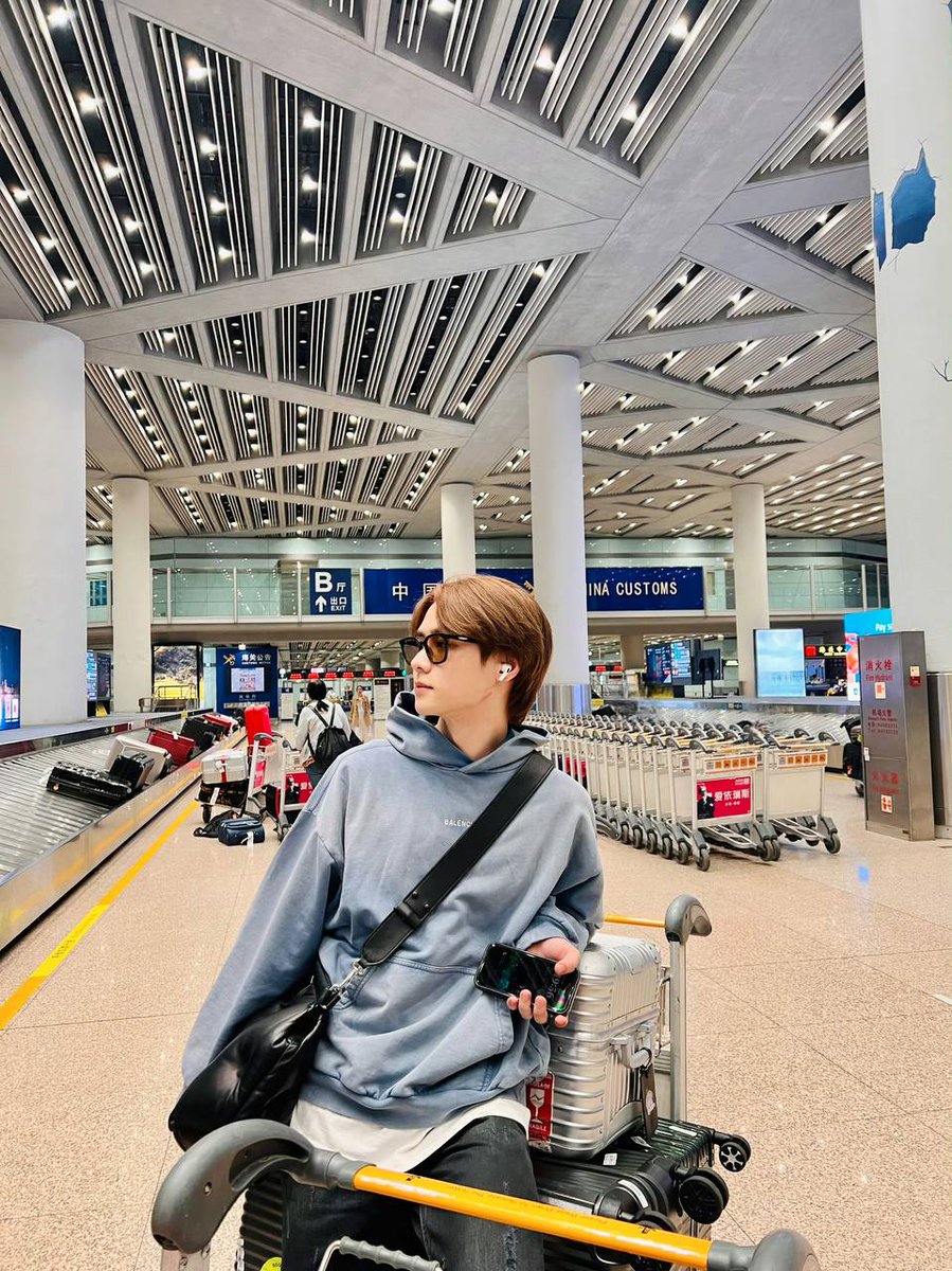 wayvisionnie's tweet photo. [230925] Actualización de #KUN en weibo e instagram 

"¡Llegamos sanos y salvos a Beijing ~ Hasta mañana!"
https://t.co/qr7sKEYFTc

"🛬🛬🛬"
https://t.co/0XxrGgHsn9

#QianKun #钱锟 #쿤 #คุน https://t.co/cov7hEBetd
