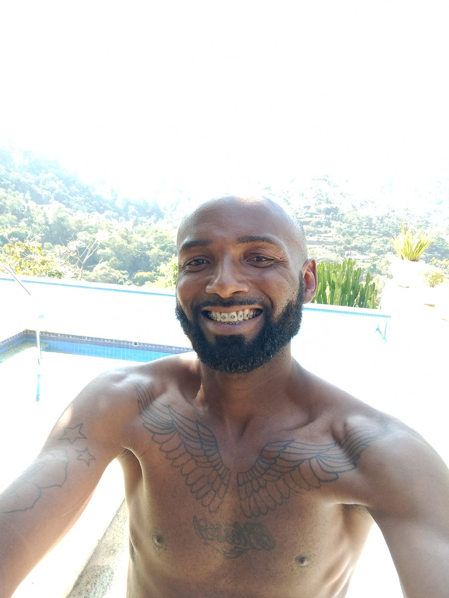 👊🏾✌🏾