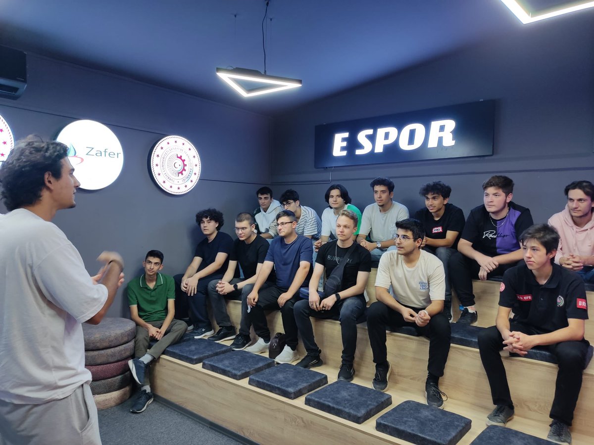 GSB_KutahyaGM's tweet photo. Espor eğitimlerimiz Valorant oyun içi taktik çalışmaları ve uygulama dersiyle devam ediyor.
#esporegitimi https://t.co/X3u2C4GkQ3
