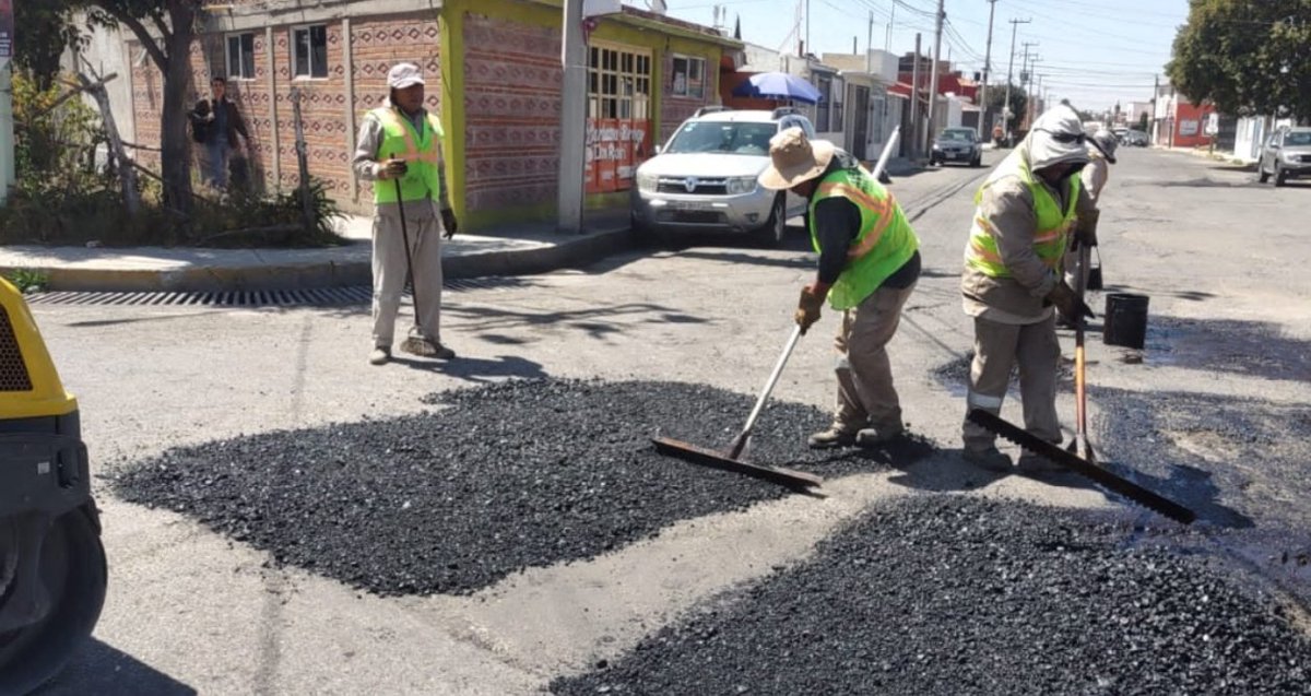 sergiobanosr's tweet photo. Familia, esta mañana informé en #RuedaDePrensa 🎙️📰, sobre las acciones que se realizaron en el @pachucagob.

✅ Con el #ProgramaPermanenteDeBacheo 👷‍♂️ seguimos rehabilitando calles y vialidades 🛣️ de nuestra ciudad.

✅ Realizamos un total de 121 operativos de seguridad  🚔.

✅ Se llevó a cabo la liberación de Zintla 🐆 a su hábitat natural.

✅ Continuamos esta semana con la campaña de vacunación antirrábica 💉🐶🐱 en las colonias Santa Julia, San Cayetano, El Tezontle, Colonia Independencia, Ampliación el Palmar, Campo de Tiro, San Antonio, Bosques del Peñar y Colonia Municipio Libre.