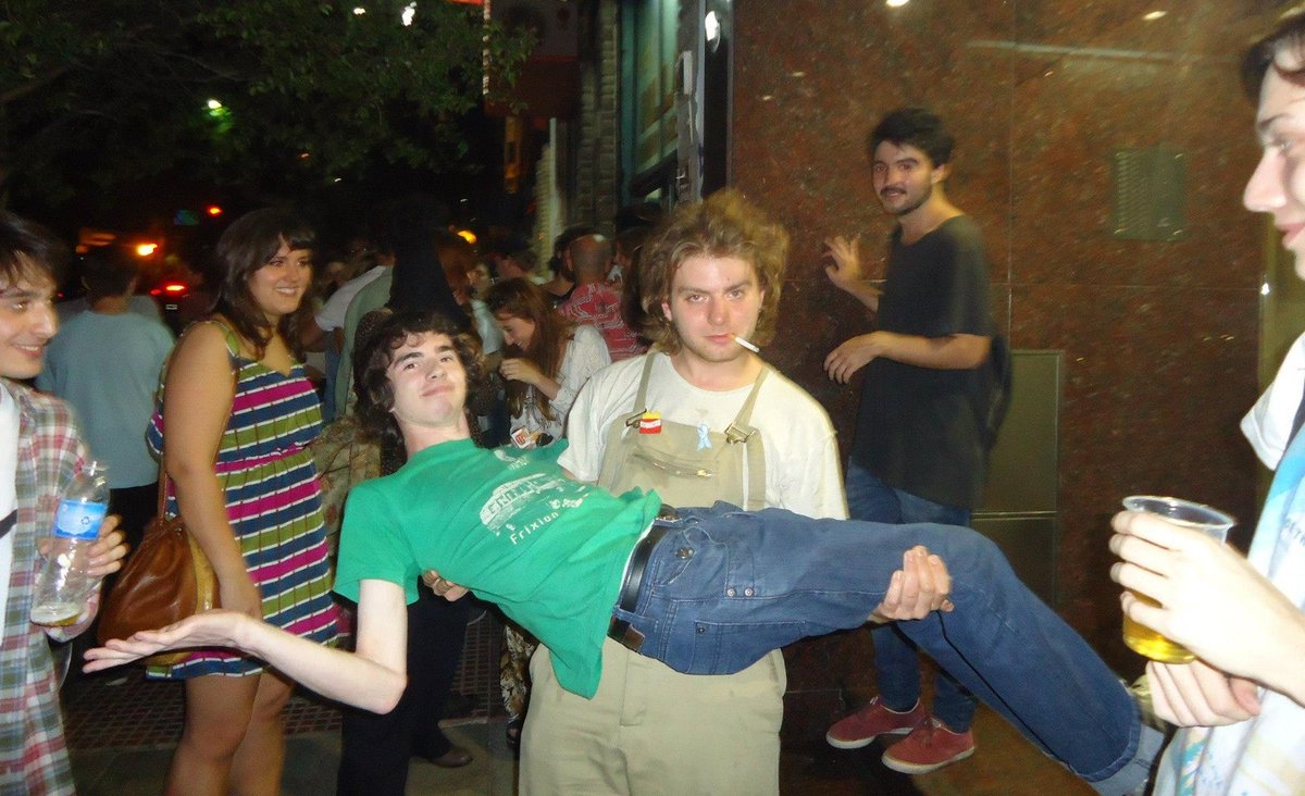 Por lejos, nada va a superar la vez que conocí a Mac DeMarco hace casi 10 años. Me habló de masonería y después quiso sacarse una foto conmigo alzándome, fue una locura.