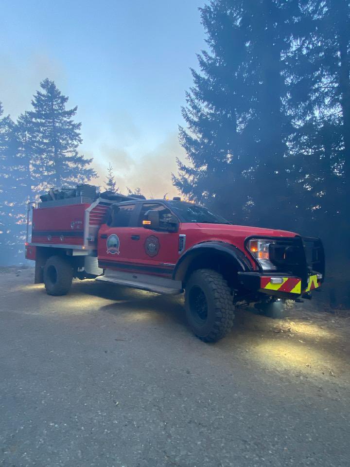 TMFPD's tweet photo. #TMFR Crew Boss McInturff, Squad Boss Perkins, Crew members Linney & Andrew, and Firefighter Vaskovskis recently supported fire suppression operations on #LightningComplex Fire near the Redwood Forest. Assigned to protecting structures and burn operations. #wildfireseason2023 https://t.co/8Y46r3kspV