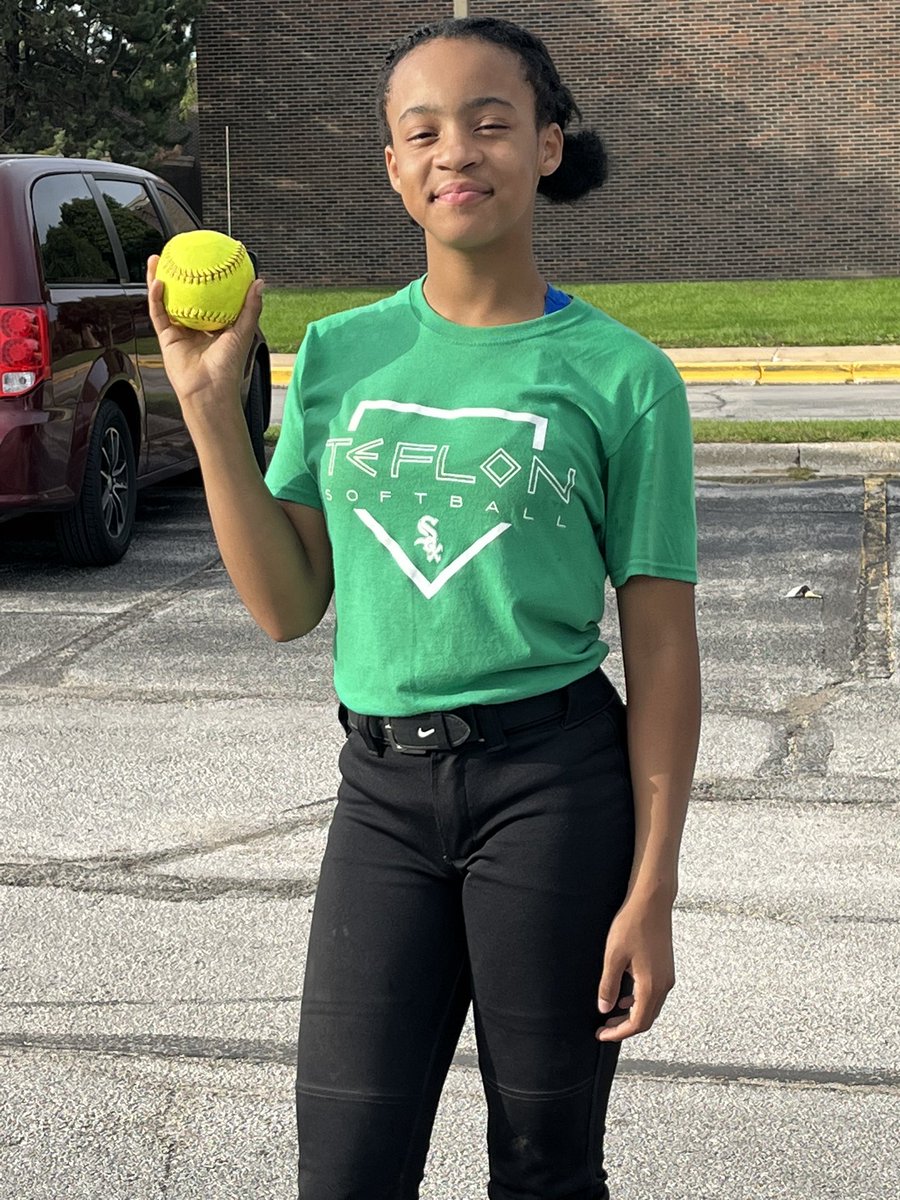 TeflonSoftball's tweet photo. Team Teflon 14u added another win to their record defeating IL Select 13-6. 💪🏾🥎Continue to work hard. The sky is the limit!
THAT GIRL IS ON FIREEEE! ❤️🔥🔥 Milan Crain (2028) putting one deep over center field this weekend. #TeamTEFLON #WhiteSoxCharities #ItsTeflonTime https://t.co/1gMPdbt8eu