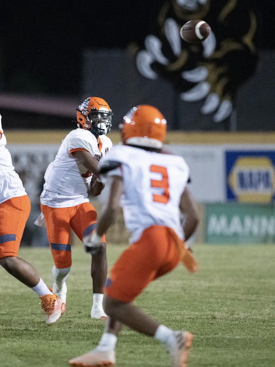 A6Hall05's tweet photo. 1,316 yards in 5 games.
Ranked #8 QB in the state of #Florida 🐊

@FAMU_FB @CoachAWestbrook @Coach_Nagle @HCWillieSimmons @JaxStateFB @Rivals @247recruiting @Andy_Villamarzo @fbscout_florida @6starfootballFL @Dwight_XOS https://t.co/9tc43hwDcH