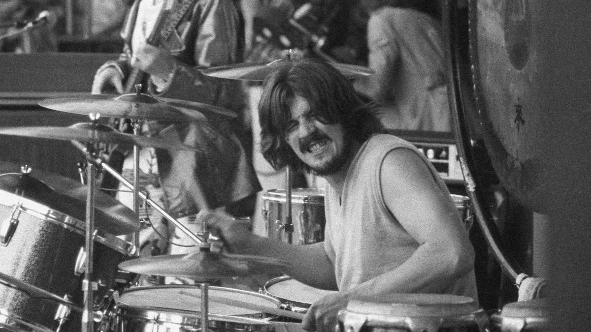 Turbo3r3's tweet photo. Últimos minutos de la sesión de hoy dedicados al enorme John Bonham. Hoy se cumplen 43 años de su muerte y queremos recordamos algunos de sus mejores grooves de batería con @ledzeppelin. https://t.co/9VqJmPT315