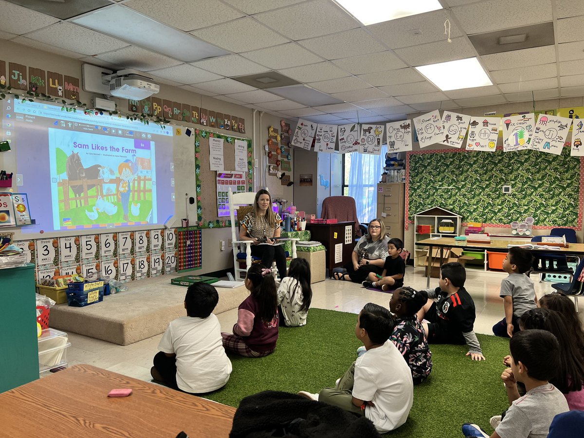 myerselementary's tweet photo. We enjoyed hosting Riverbend, Sugar Hill, Wauka Mountain, and Sardis teachers today as we collaborated on best practices for phonics instruction. #feedback #dragonpride https://t.co/ynChVMUg6T