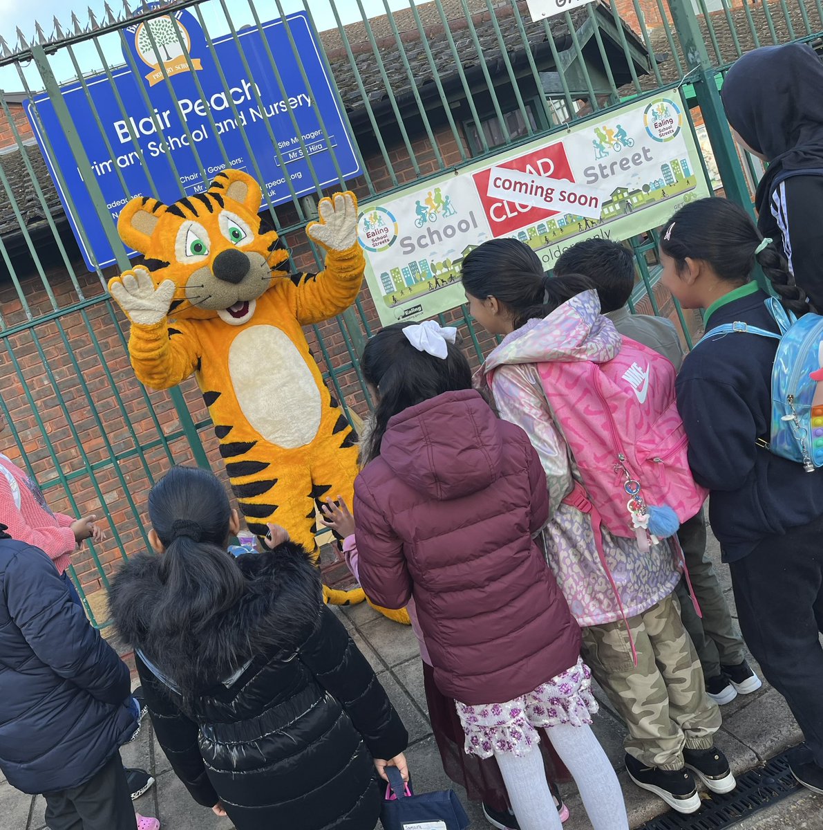 It’s great to have Blair Peach on board. Terri the Tiger welcomed the children to school and joined in the fun to celebrate their new school street. Some of them skipped into class after giving Terri a high five 🖐️ 🚶‍♀️🚶🏿👩🏽‍🦽🧑🏼‍🦽🛴🚲🌟