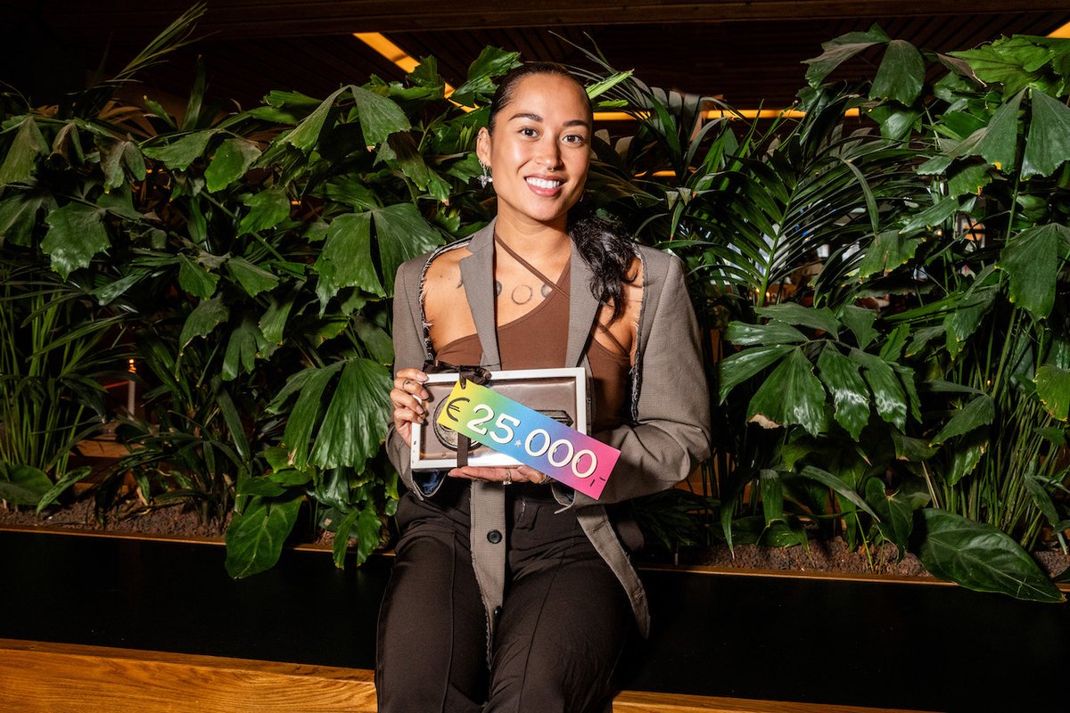 Cheroney Pelupessy ontving vanmiddag The Next! 2023 voor haar projectplan "Mama’ku". 
“Het panel prijst haar doordachte plan en haar missie te willen verbinden en te willen prikkelen tot andere perspectieven."
#thenext2023