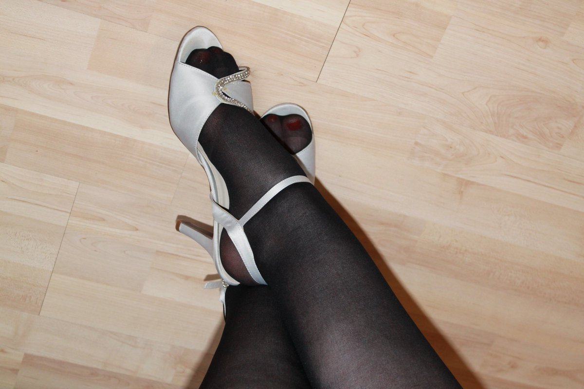 bbw_queen18's tweet photo. #Franzi18 #Füße #Feetcontent #Feetpic #Nylon #Nylons #Strumpfhose https://t.co/8aKsG3YrHF