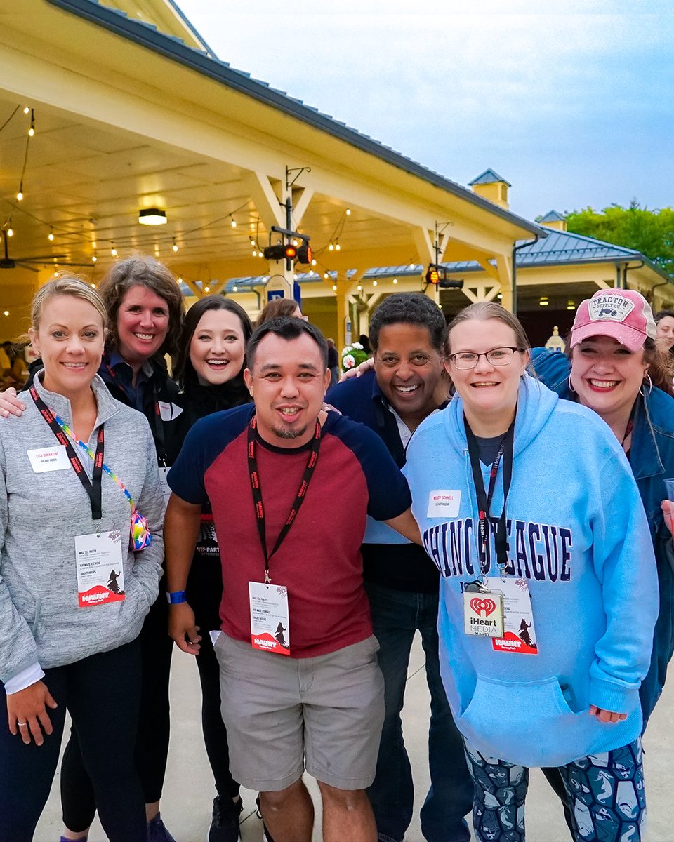 DorneyParkPR's tweet image. 🍂 Join us as we bid farewell to summer and welcome the cozy vibes of fall! 
🎉 Thank you to all our amazing community partners for their support. 
🎃 Let&apos;s make October a month to remember together! #OctoberFun #CommunityLove