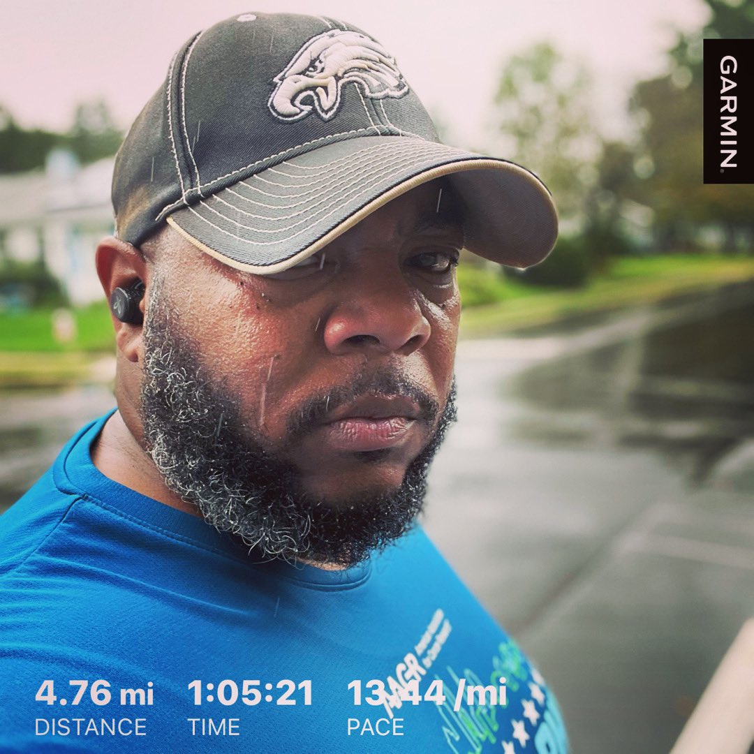 tlaws6's tweet photo. Aloha everyone!
It’s Monday, and for me that means #MNF miles during lunch #FlyEaglesFly 

#bighomieonthemove #smilingontheinside #RunningIsntCancelled #halfmarathontraining #philadelphiamarathon https://t.co/luognAfjfi