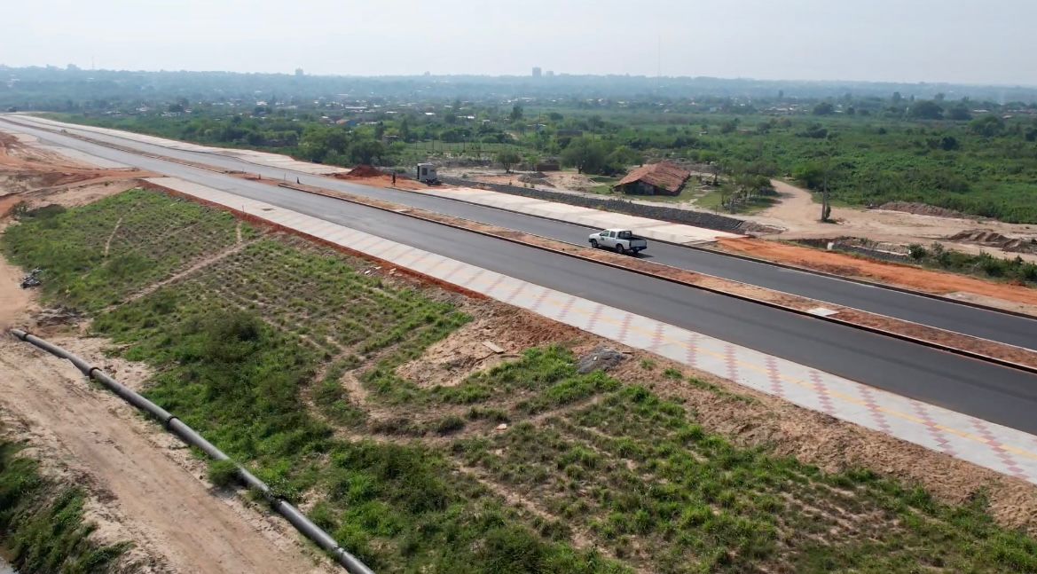 🛣️ La Avda. #CostaneraSur registró el ingreso de 40.000 vehículos desde su habilitación provisoria.
👉 Recordamos que seguirá habilitado hasta el miércoles 27 de 07:00 a 16:00.
Más info ➕ bit.ly/3PugqPT

#GobiernoDelParaguay 🇵🇾