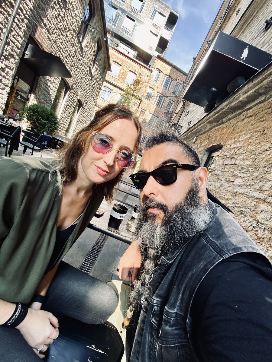 firat_oz's tweet photo. Bugün Tallinn’e gelişimin birinci yıl dönümü. Yeni bir şehire alışmaya çalıştığımız , eski dostlara denk geldiğimiz, şanslı bir şekilde birçok yeni arkadaş edindiğimiz, inişli çıkışlı aşırı değişik bir seneydi.  Özetlemek gerekirse, konfor alanımdan çıkmak bana iyi geldi. https://t.co/G8wQkk8wsX