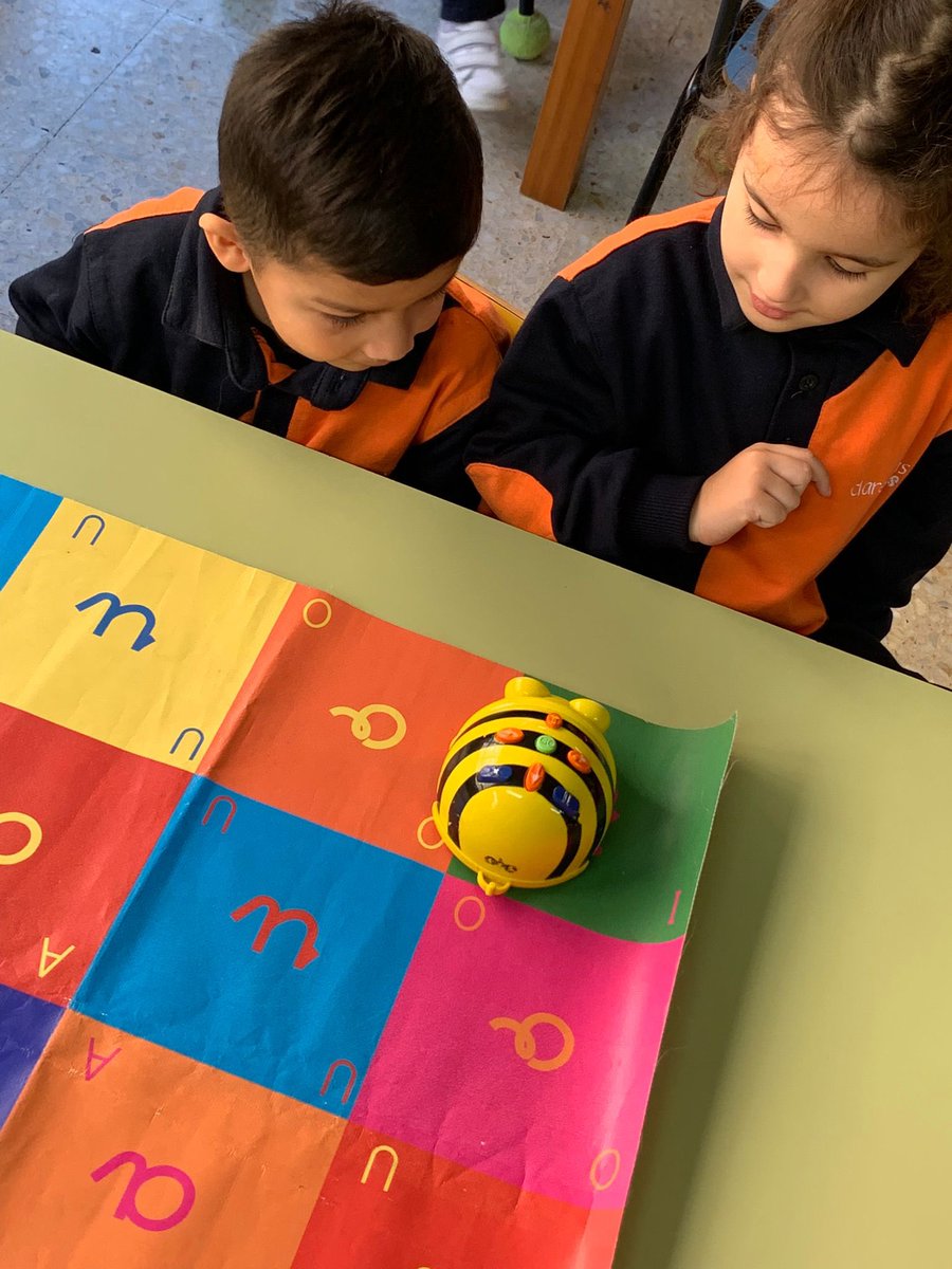 ClaretianasOvi's tweet image. Hoy disfrutamos de una demostración de la actividad @Robotix_educa! Apúntate en el siguiente enlace a cualquiera de nuestras extraescolares forms.office.com/e/wgXeLU7wv5