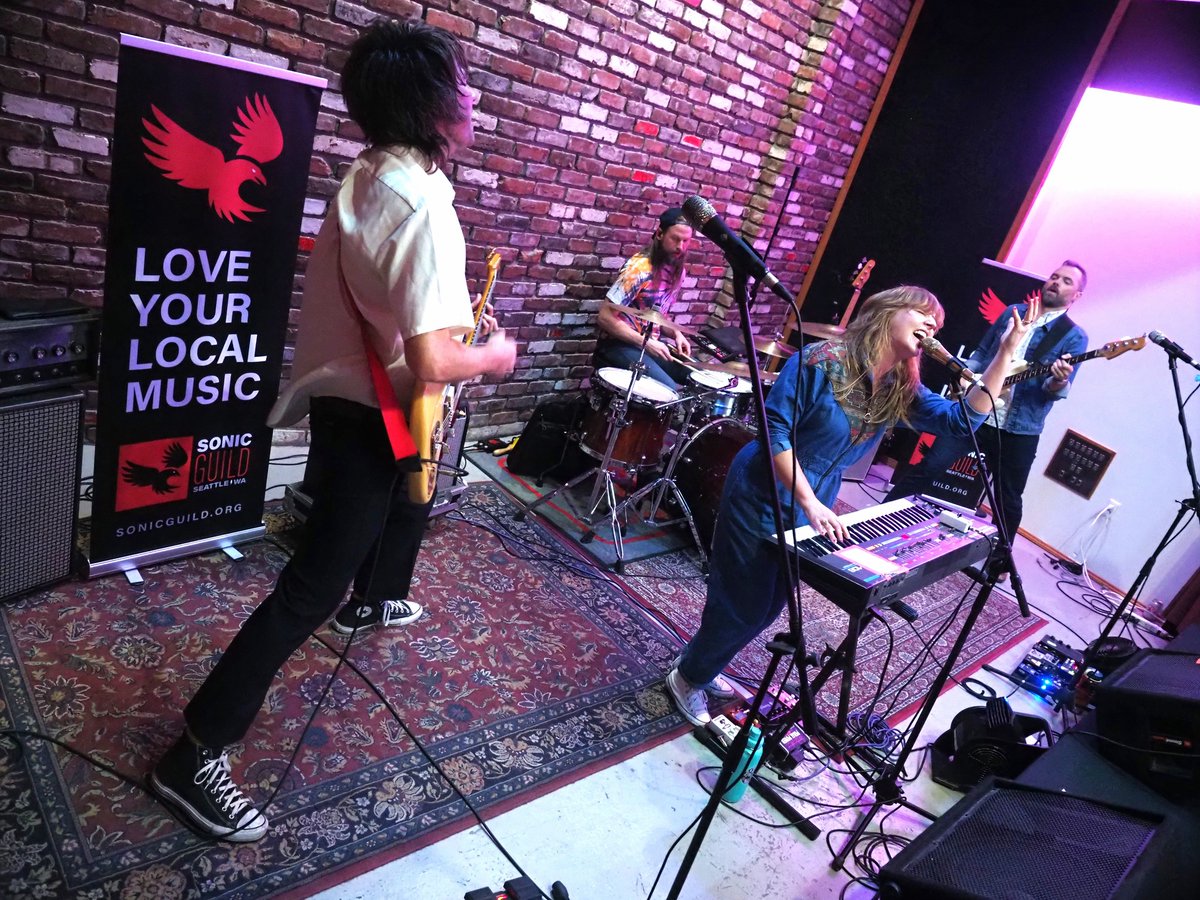 Thank you to everyone who joined us at London Bridge Studio with <a href="/SmokeyBrights/">Smokey Brights</a> and Benjamin Hunter! 

Join us at our next show by signing up for a membership: sonicguild.org

📸: Mike Mitchell