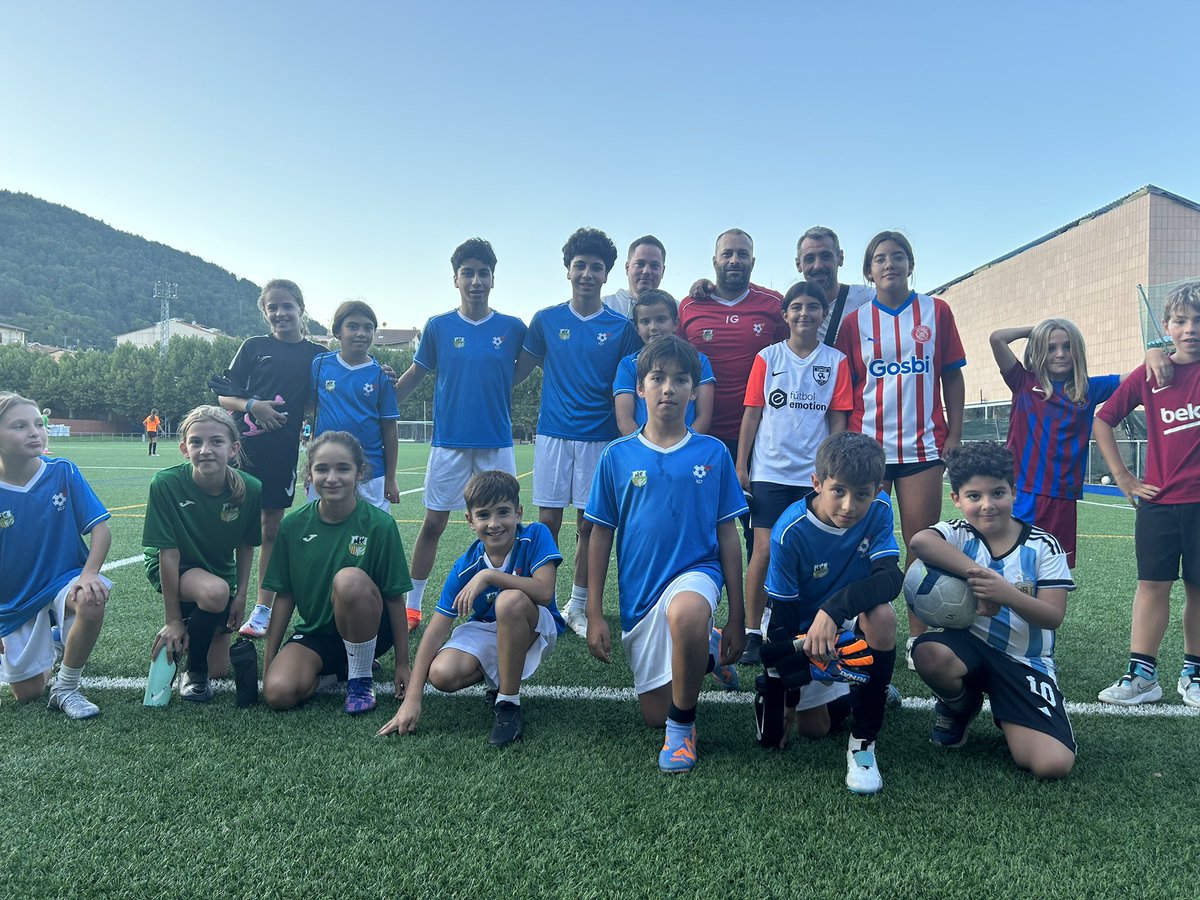 AtleticRipoll's tweet photo. ✅INICI TECNIFICACIONS✅
👍Avui hem començat les tecnificacions mixtes amb l’Atlètic Ripoll!
🙋🏻‍♀️🙋🏻‍♂️Obert a Nens i Nenes de totes les edats.
🕒Dilluns de 17:30 a 19:00h a Ripoll.
⚽️🧤Tecnificacions col•lectives i individuals, diferents grups de treball, i entrenaments de Porters! https://t.co/YAIh6GGz5t