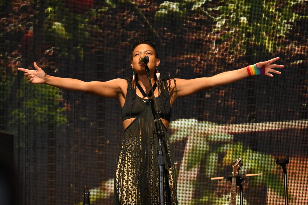 FarmAid's tweet photo. Our photographers captured so many beautiful moments at #FarmAid2023. Check out our photo gallery for lots more! https://t.co/y9WQENODEC

(Photos © Sharon Carone &amp; © Brian Bruner / Bruner Photo) https://t.co/tj6zMDUKgG