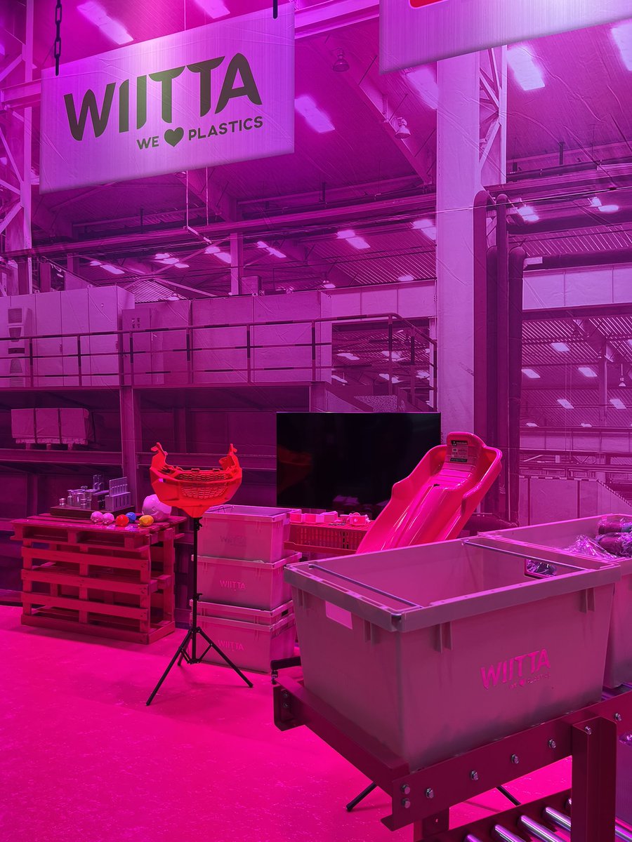 Suomen Pinkein Tehdas tekee paluun Tampereelle! 

10 vuotta sitten otimme haasteen vastaan ja teimme pinkin messuosaston teollisuusmessuille. Halusimme erottua ja sen todella teimme. Tänä vuonna juhlistamme @Alihankinta-taivalta tekemällä sen uudestaan.

Tulepa käymään, osasto