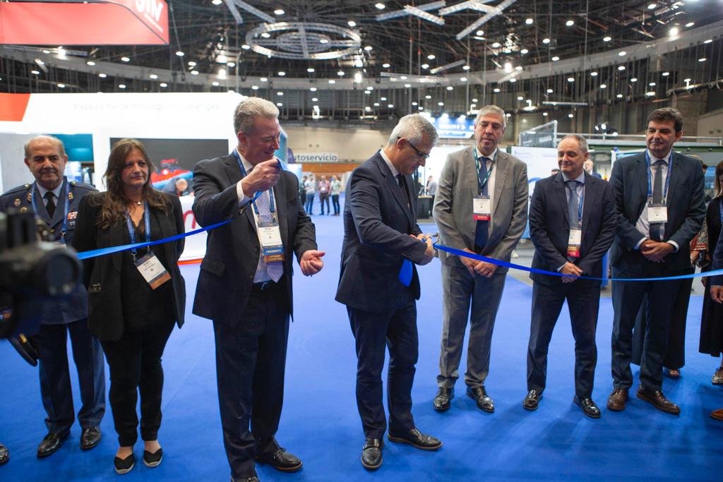 AirspaceWeek's tweet image. 😍 The first day of #AIW2023 was a huge success. We learned so much about #AirTrafficManagement and all the advances in the airspace field.  

⭐ We are excited to welcome 56 exhibitors, 170 speakers, 15 sponsors and 3200 participants from all around the world.