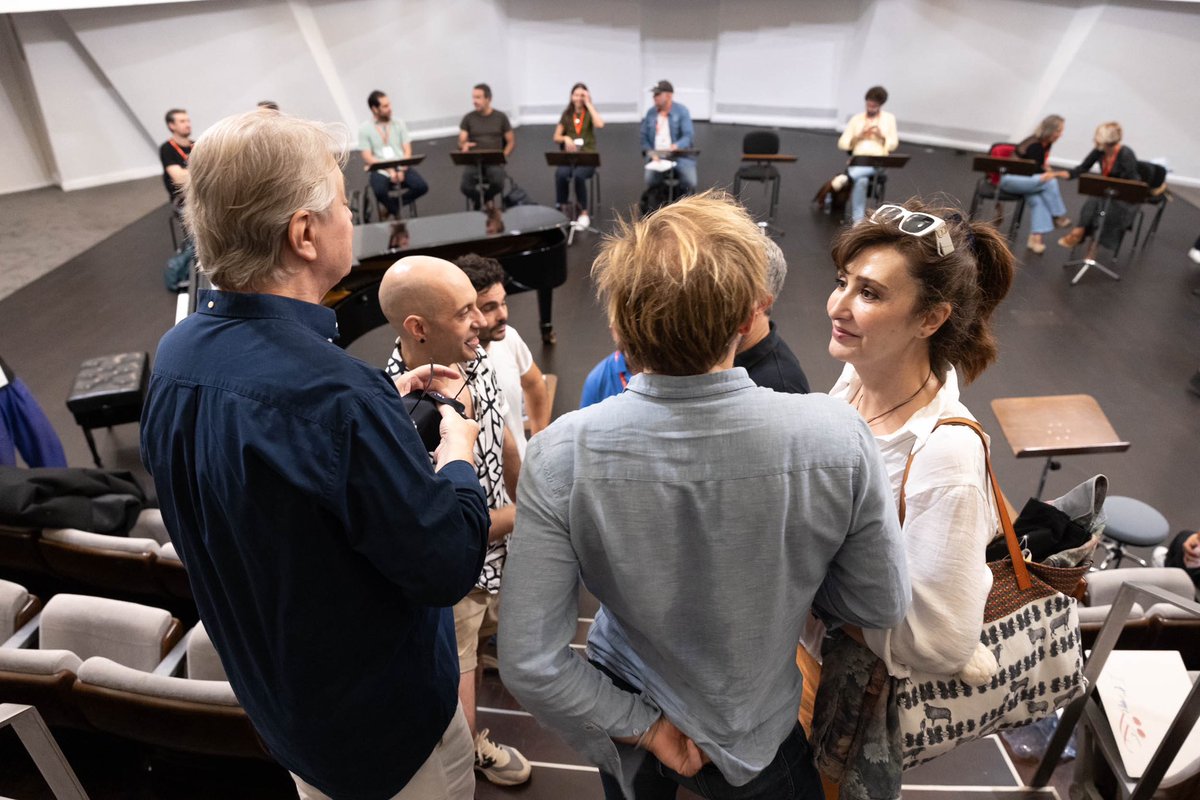 ¡Ya están aquí el equipo artístico y el elenco de #MaríaMolinerADT! 📚👏🏼

Esta tarde ha sido la presentación interna de la producción que se desarrollará en <a href="/Auditoriotfe/">Auditorio de Tenerife</a> durante las próximas semanas, y que podremos disfrutar sobre el escenario los días 17, 19 y 21 de octubre.
