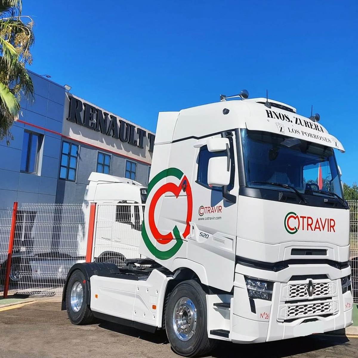 RenaultTrucksEs's tweet photo. ð ¡NUEVA ENTREGA! ð
@veinluc, distribuidor oficial Renault Trucks acaba de entregar a Transportes Zurera Rosa un #RenaultTrucks #T520 #HighCab ðª.
¡Gracias por apostar por la calidad y la rentabilidad en cada kilómetro!Â
#Entrega
#ClientesSatisfechos
#EntregaRenaultTrucks https://t.co/q8g8qkvMNI