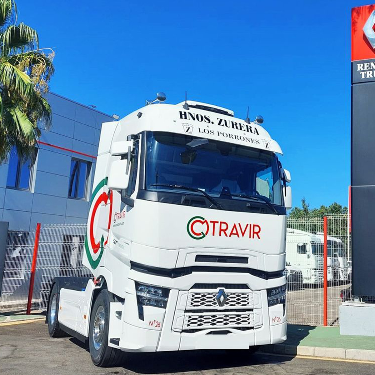 RenaultTrucksEs's tweet photo. ð ¡NUEVA ENTREGA! ð
@veinluc, distribuidor oficial Renault Trucks acaba de entregar a Transportes Zurera Rosa un #RenaultTrucks #T520 #HighCab ðª.
¡Gracias por apostar por la calidad y la rentabilidad en cada kilómetro!Â
#Entrega
#ClientesSatisfechos
#EntregaRenaultTrucks https://t.co/q8g8qkvMNI